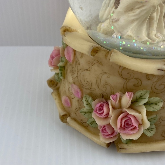 Vintage Musical Snow Globe Angel with Pink Roses - Picture 3 of 13